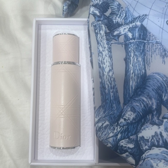New inbox, Dior pouch around the world and a travel sized perfume refill ⭐️🎉🎊 - Picture 4 of 5